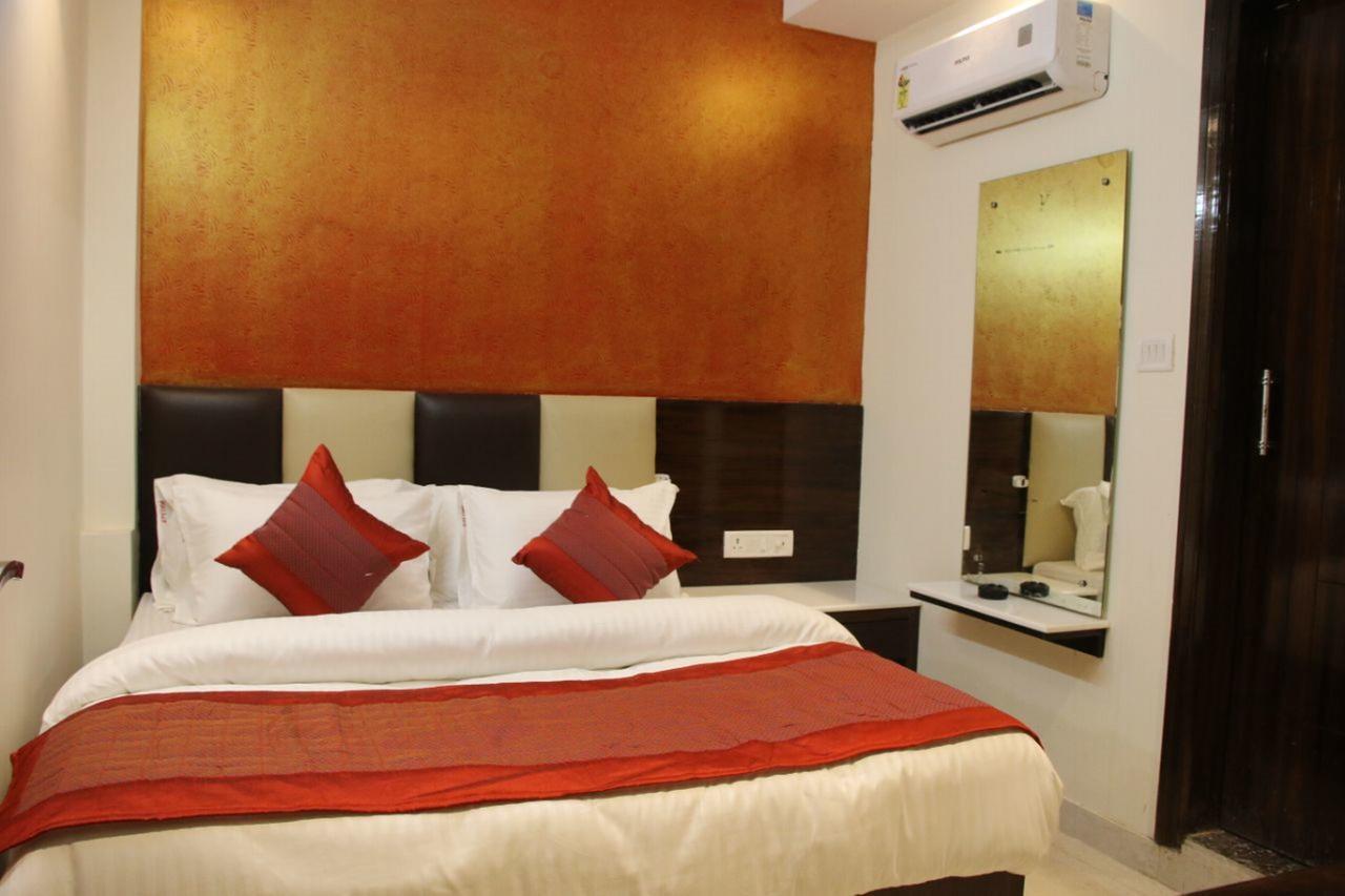 Hotel Snow White Inn Нью-Дели Экстерьер фото