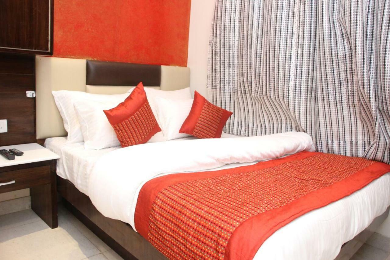 Hotel Snow White Inn Нью-Дели Экстерьер фото